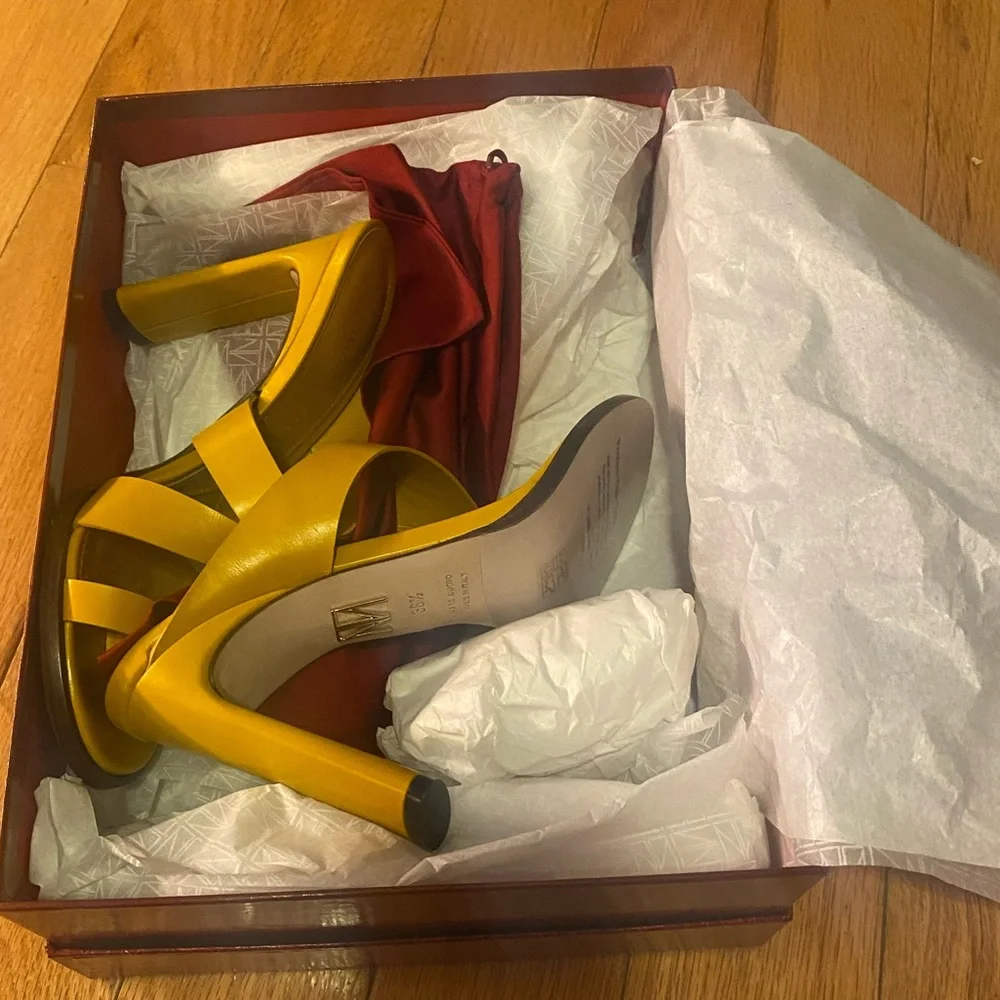 Tamara Mellon Plume 100 Toe Ring Strap Sandals Yellow Mustard EU 36.5 - Picture 3 of 4
